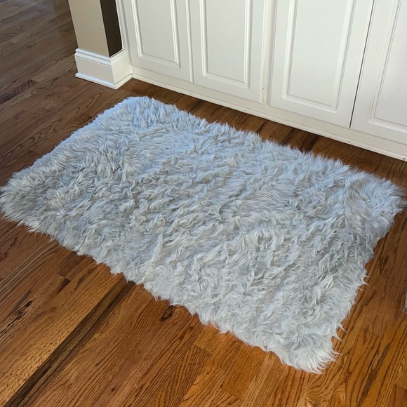 Light gray faux fur shaggy rug  47x30 inch  home dynamix - Picture 1 of 2
